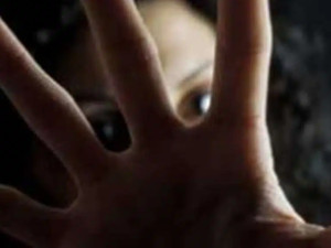 Cesano Boscone, minaccia di morte la compagna e le sfascia la porta di casa: arrestato Cesano Boscone, minaccia di morte la compagna e le sfascia la porta di casa: arrestato