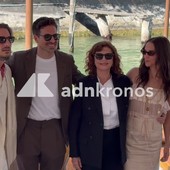 Susan Sarandon, Luca Marinelli e Alicia Vikander a Venezia 83: l'arrivo al Lido per 'The Echo Chamber' Susan Sarandon, Luca Marinelli e Alicia Vikander a Venezia 83: l'arrivo al Lido per 'The Echo Chamber'