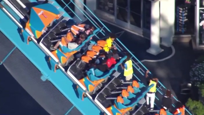 Incidente mortale al luna park in Georgia, persone bloccate a 60 metri di altezza Incidente mortale al luna park in Georgia, persone bloccate a 60 metri di altezza