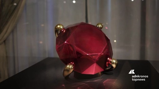 Il pop di Jeff Koons conquista Palermo: al Palazzo Reale la magia delle sculture specchianti Il pop di Jeff Koons conquista Palermo: al Palazzo Reale la magia delle sculture specchianti