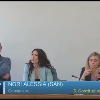 Frase sessista, sindaco attacca la consigliera: "Prenda la scopa e impari qualcosa" Frase sessista, sindaco attacca la consigliera: "Prenda la scopa e impari qualcosa"