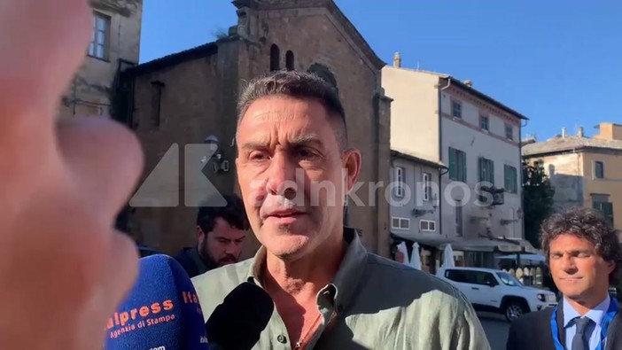 Vannacci risponde a La Russa: "Eventuali alleanze si fanno a ridosso elezioni" Vannacci risponde a La Russa: "Eventuali alleanze si fanno a ridosso elezioni"