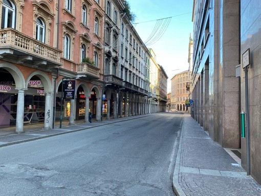 Oggi zona arancione, domani e dopo di nuovo rossa. Le regole di cosa si può fare e cosa no Oggi zona arancione, domani e dopo di nuovo rossa. Le regole di cosa si può fare e cosa no
