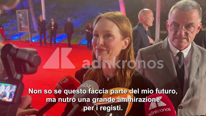 Julianne Moore: "Quella volta che sul set non ho confessato di non saper guidare" Julianne Moore: "Quella volta che sul set non ho confessato di non saper guidare"