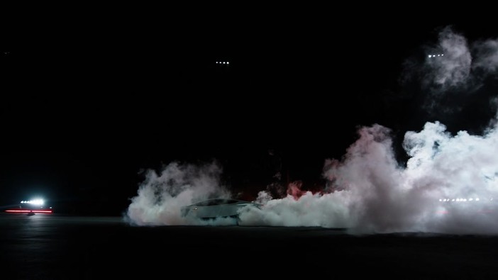 Nuova Tesla Roadster, ecco il volo della supercar di Musk Nuova Tesla Roadster, ecco il volo della supercar di Musk
