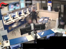 Rapinano una sala slot armati di pistola e martello: arrestate 4 persone nel Milanese