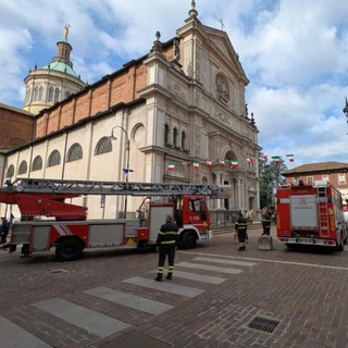 Magenta: suonano le ultime sirene per il Vigile del Fuoco Fabio di Fulco, commozione in basilica