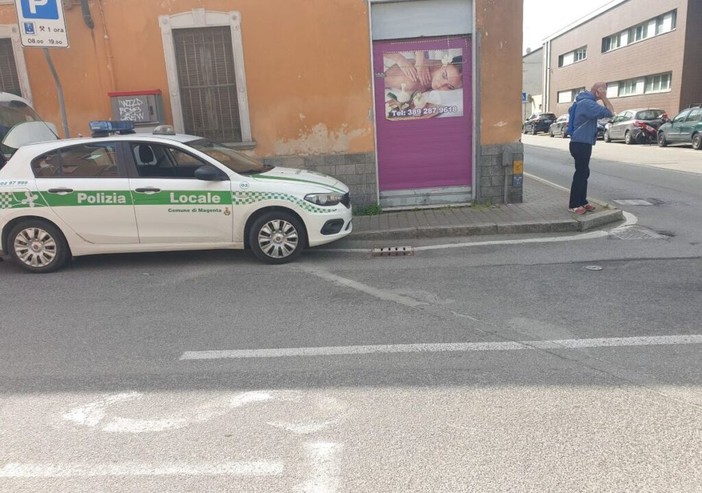 Magenta: scontro auto scooter in via Dante, 41enne finisce al pronto soccorso in giallo