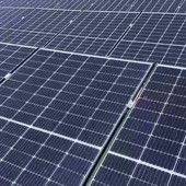Poste Italiane accelera sulla transizione energetica: 210 nuovi impianti fotovoltaici nei primi sei mesi del 2026