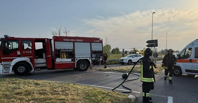 Il grave incidente sulla SS494 di ieri a Gaggiano: l’intervento dei Vigili del Fuoco di Abbiategrasso Il grave incidente sulla SS494 di ieri a Gaggiano: l’intervento dei Vigili del Fuoco di Abbiategrasso