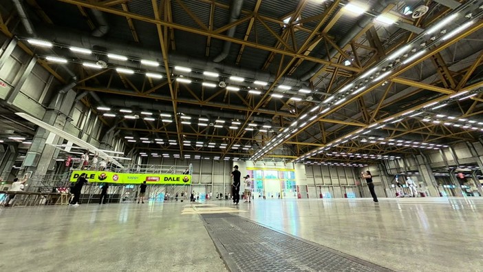 L'aereo di carta più grande al mondo, da Pisa il Guinness dei primati L'aereo di carta più grande al mondo, da Pisa il Guinness dei primati
