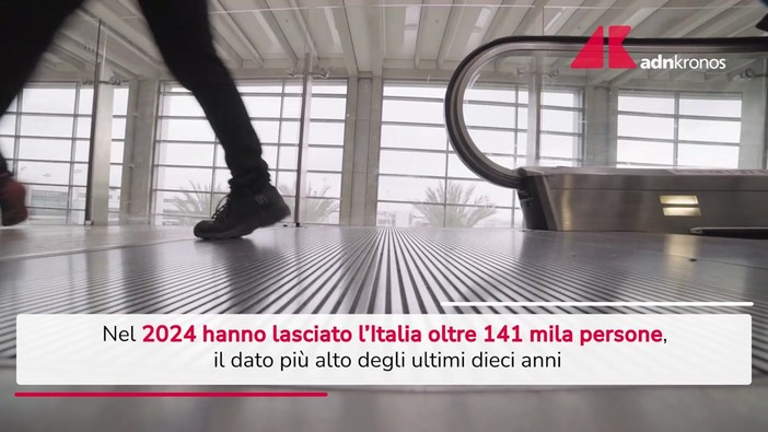 Pensioni, sale età media per uomini e donne: il dato