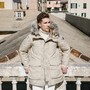 Parka uomo: reinterpretare l’eleganza maschile con un tocco casual chic Parka uomo: reinterpretare l’eleganza maschile con un tocco casual chic