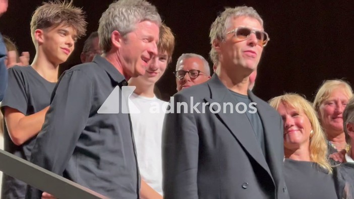 Venezia 83, trionfo per il doc sugli Oasis. E Liam Gallagher scherza con una fan con t-shirt dei Blur