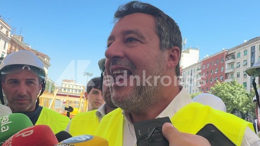 Salvini: "Su Schengen vediamo dopo Ferragosto, boe di Sanchez sono ridicole" Salvini: "Su Schengen vediamo dopo Ferragosto, boe di Sanchez sono ridicole"