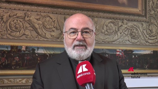 Salute: Angelelli (Cei), 'attivi per tutelare giovani da rischi social e Ai'