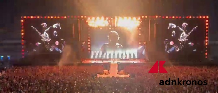 Ligabue infiamma l'Olimpico, in 54mila 'ballano sul mondo' Ligabue infiamma l'Olimpico, in 54mila 'ballano sul mondo'