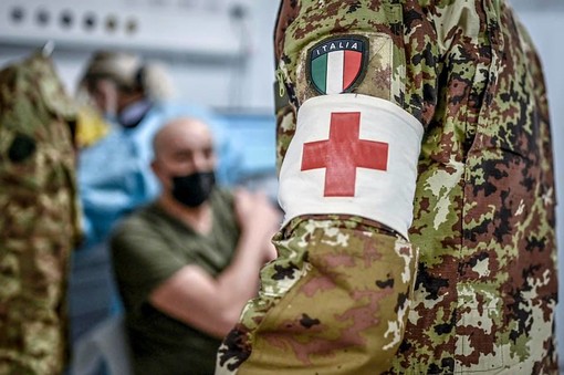 Vaccinazione personale scolastico: 120mila posti disponibili tra il 17 e il 21 luglio in Lombardia