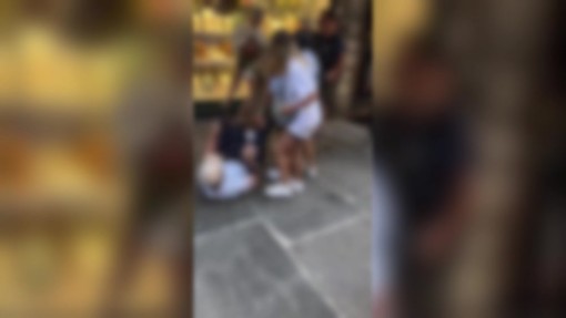 Turista reagisce a tentativo di furto a Venezia e scatta la rissa