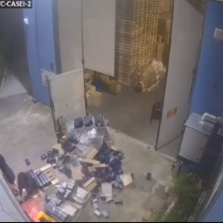 Casei Gerola: 7 arresti per rapina, furto, riciclaggio e ricettazione nel settore di cosmetici e profumi Casei Gerola: 7 arresti per rapina, furto, riciclaggio e ricettazione nel settore di cosmetici e profumi