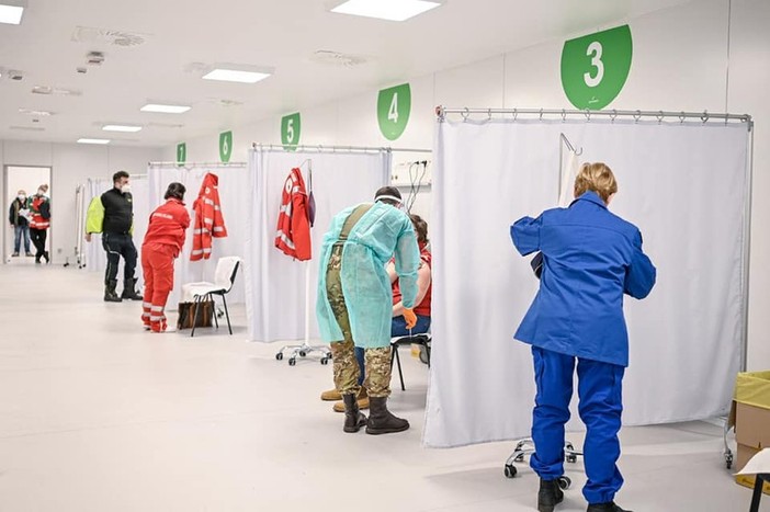 Vaccini anti Covid-19 per il personale scolastico. Ecco come richiederlo Vaccini anti Covid-19 per il personale scolastico. Ecco come richiederlo