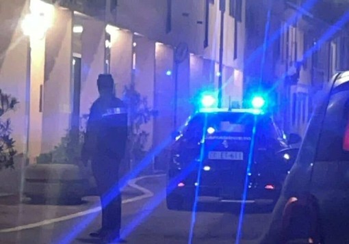 Magenta: canna fumaria in fiamme in via Volta, vigili del fuoco al lavoro