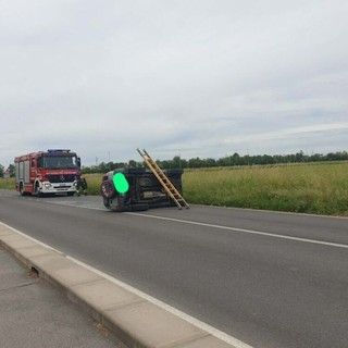 Santo Stefano Ticino: auto ribaltata in via Verga, ferito il conducente