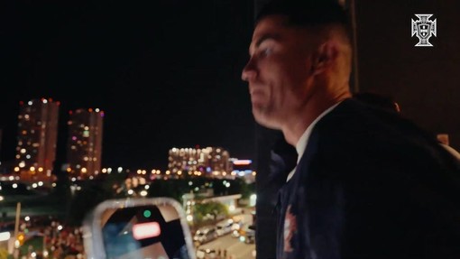 Cristiano Ronaldo in lacrime con i tifosi, la festa del Portogallo dopo la vittoria contro la Croazia