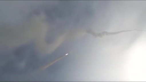 Iran colpisce basi americane in Kuwait e Bahrein, i video dei missili di Teheran Iran colpisce basi americane in Kuwait e Bahrein, i video dei missili di Teheran