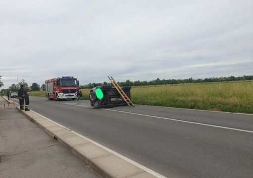 Santo Stefano Ticino: auto ribaltata in via Verga, ferito il conducente