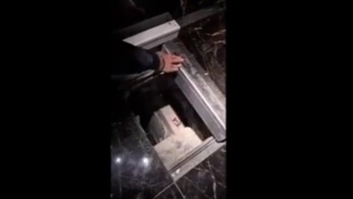 Un bunker sotto al bagno di casa, ecco dove si nascondeva il boss di Camorra Valentino Gionta jr