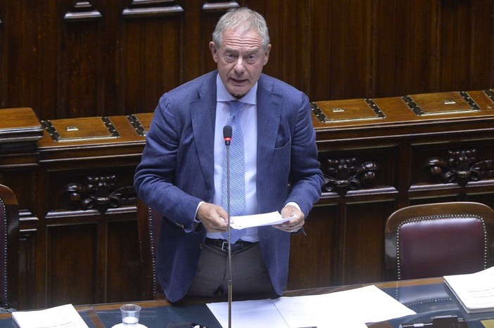 Sbloccato il Dpcm Automotive, Urso “Sostegno per la transizione industriale” Sbloccato il Dpcm Automotive, Urso “Sostegno per la transizione industriale”