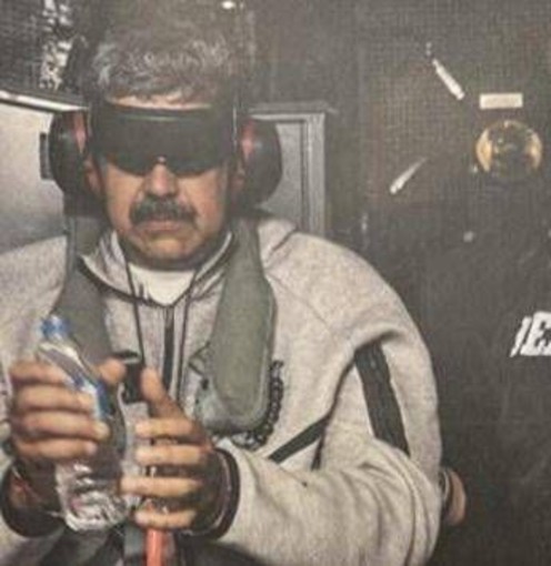 Maduro, la foto di Trump diventa uno spot: boom vendite per la felpa Maduro, la foto di Trump diventa uno spot: boom vendite per la felpa