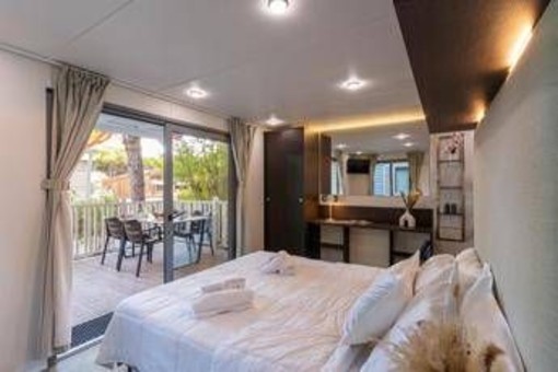 Club del Sole, con Swiss life asset managers france 1° sale &amp; operating lease back in Open Air italiano