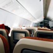 Invasione di zanzare sul volo Milano-Alicante, passeggeri costretti a cambiare aereo Invasione di zanzare sul volo Milano-Alicante, passeggeri costretti a cambiare aereo
