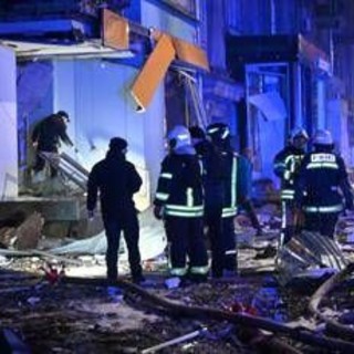 Ucraina, raid di droni russi in tutto il Paese: diverse vittime. Trump: &quot;Situazione difficile&quot;