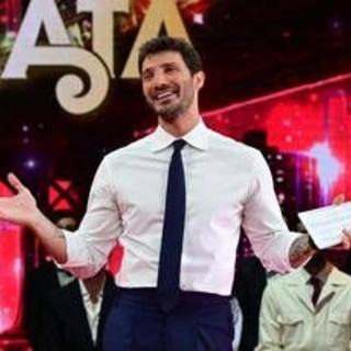 Stasera tutto è possibile, torna il comedy show con De Martino: oggi su Rai 2 Stasera tutto è possibile, torna il comedy show con De Martino: oggi su Rai 2