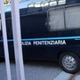 Rivolta nel carcere di Rieti, sala ricreativa in fiamme: 6 agenti penitenziari in ospedale