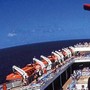 Usa, padre di tre figli si getta dalla nave da crociera: stava festeggiando l'anniversario di nozze Usa, padre di tre figli si getta dalla nave da crociera: stava festeggiando l'anniversario di nozze