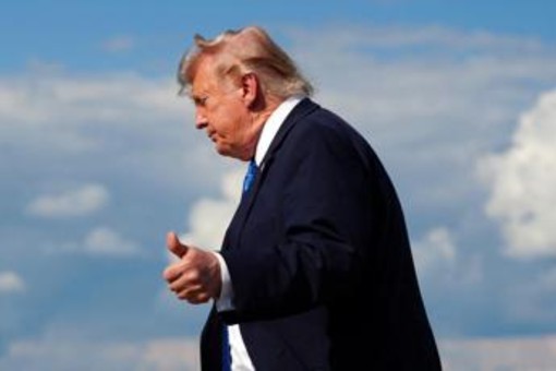 Trump ha deciso, nuovo attacco Usa contro Iran: "Teheran deve arrendersi" Trump ha deciso, nuovo attacco Usa contro Iran: "Teheran deve arrendersi"