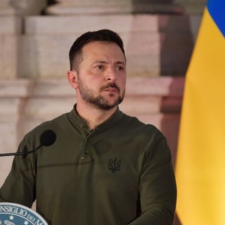 Zelensky “Putin vuole decidere tutto da solo, serve una pace stabile”