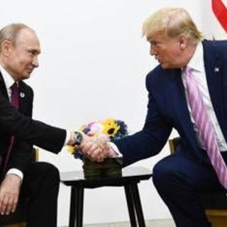 Trump: "Accordo con Putin, Russia fornirà gasolio agli Usa" Trump: "Accordo con Putin, Russia fornirà gasolio agli Usa"