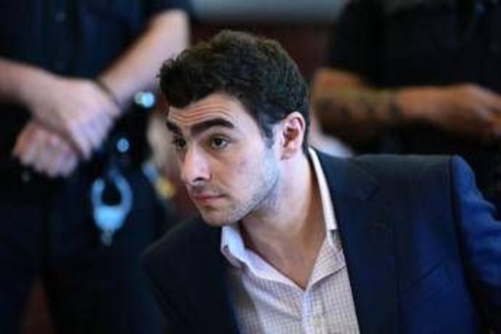 &quot;Depilare sopracciglia e vestire di nero&quot;: gli appunti di Luigi Mangione prima di uccidere Thompson