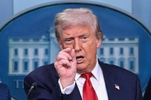 Trump, l'incontro con Putin e la gaffe: &quot;Venerdì vado in Russia&quot;