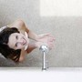 Doccia fredda o calda in estate? Ecco la risposta