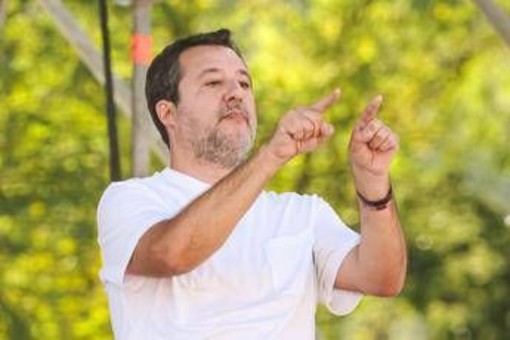 Carburanti, Salvini: "Il costo non calerà a breve, quindi o ti rassegni o ti attrezzi"
