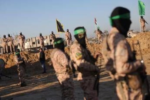 Gaza, stop Israele ad aiuti umanitari. Hamas accusa: &quot;Fame usata come arma&quot;