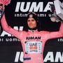 Del Toro vince la tappa con la maglia rosa a Bormio