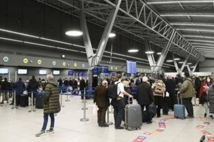 Voli cancellati in Egitto e nello Yemen, 680 turisti italiani bloccati Voli cancellati in Egitto e nello Yemen, 680 turisti italiani bloccati