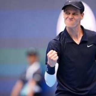 Sinner concede un set, ma vola in finale a Pechino: De Minaur ancora ko